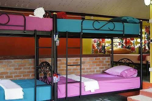 Dorm Des Fleurs Hostel Кхаулак Экстерьер фото